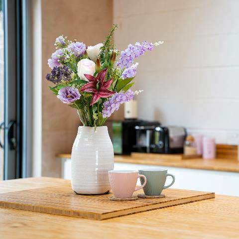 رنگچیان: ساخت گلدان‌های رزینی