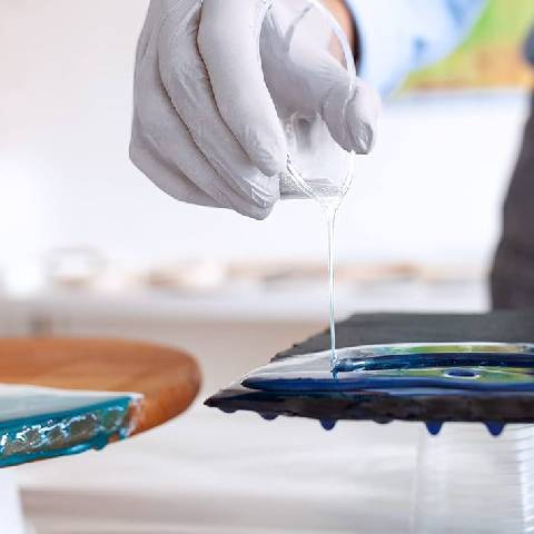 رزین اپوکسی: از مایع شفاف تا جسم سخت و مقاوم