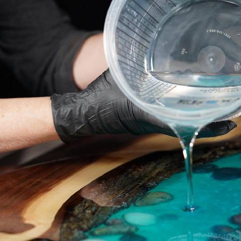 رزین اپوکسی: از مایع شفاف تا جسم سخت و مقاوم