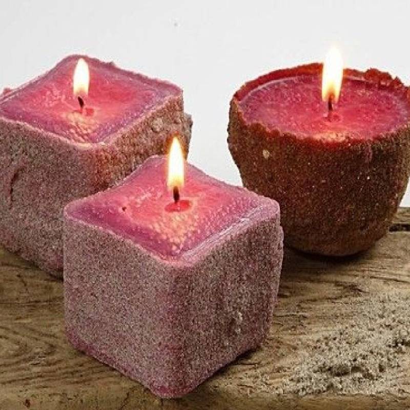 تزیین شمعها با اکلیل عید نوروز