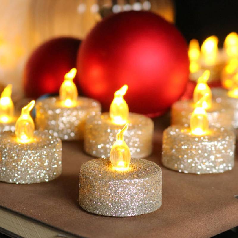 تزیین شمعها با اکلیل عید نوروز