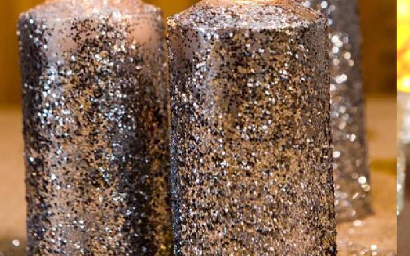 تزیین شمع‌ها با اکلیل عید نوروز